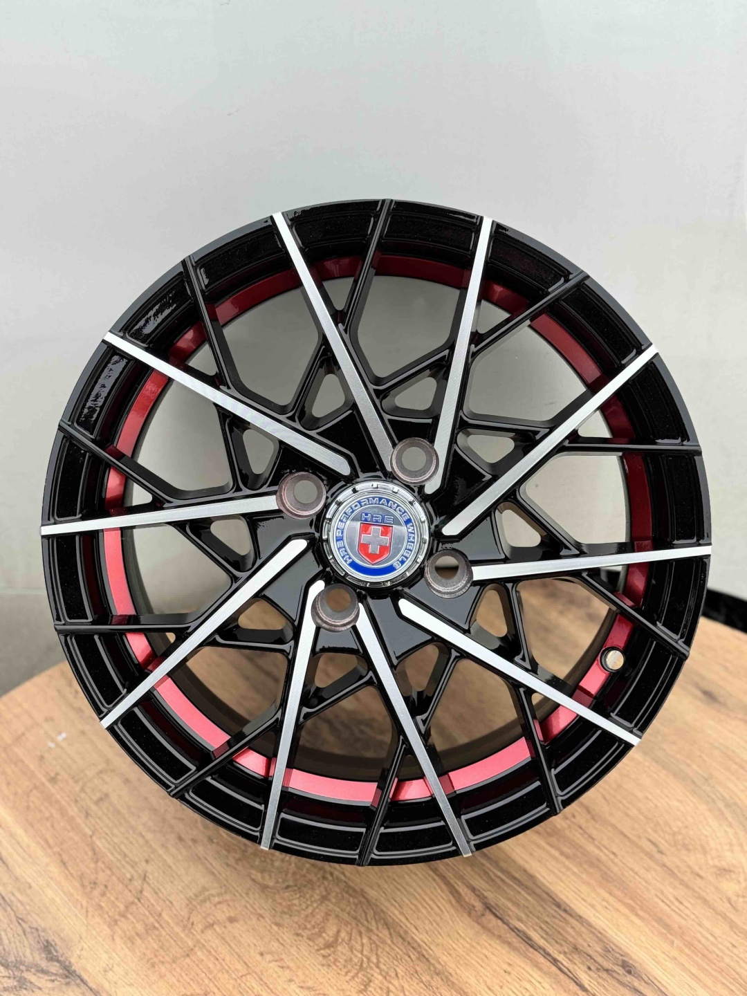 Top Grade t/g 11008 7x16/4x100 D67.1 ET30 4 диска черный, серебристый, красный