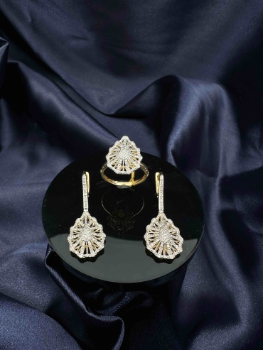 YEREVAN DIAMOND 612585 вес 6.12 г золото, бриллиант