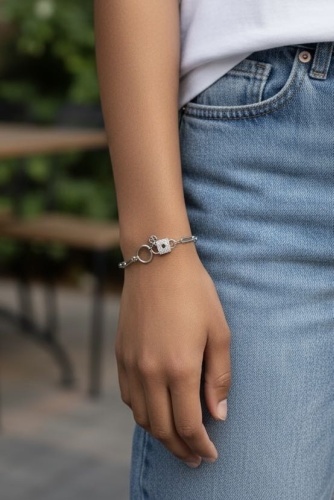 Iz brand 746143321 длина 20 см, вес 5.31 г серебро, плетение якорное