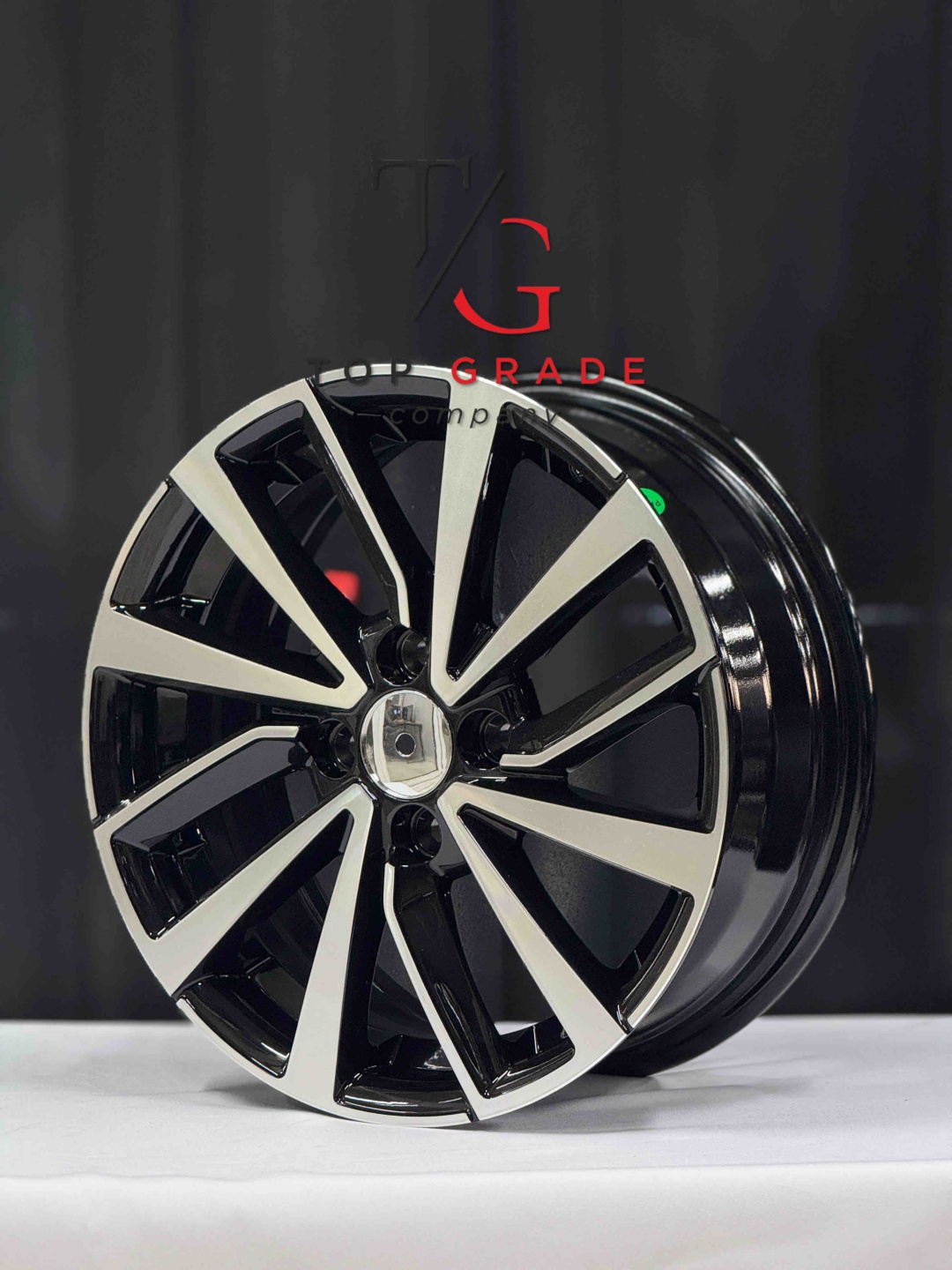 Top Grade t/g 453599 7.5x15/4x100 D67.1 ET35 4 диска черный, серебристый