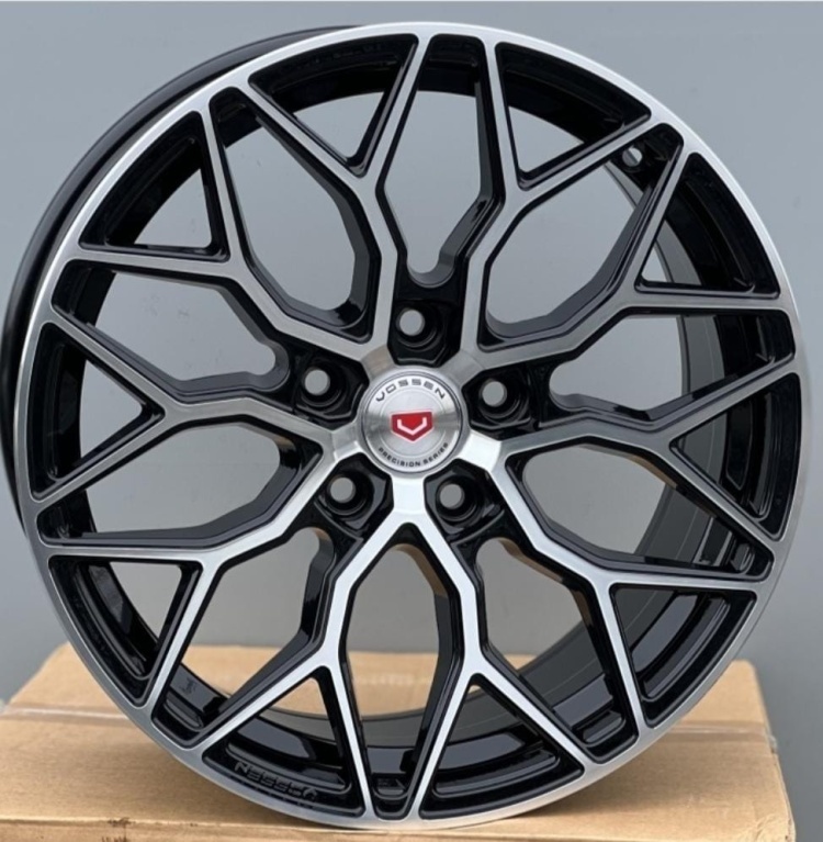 Rainbow Dance VOSSEN 361 7.5x17/5x114.3 D67.1 ET40 4 диска серебристый, черный