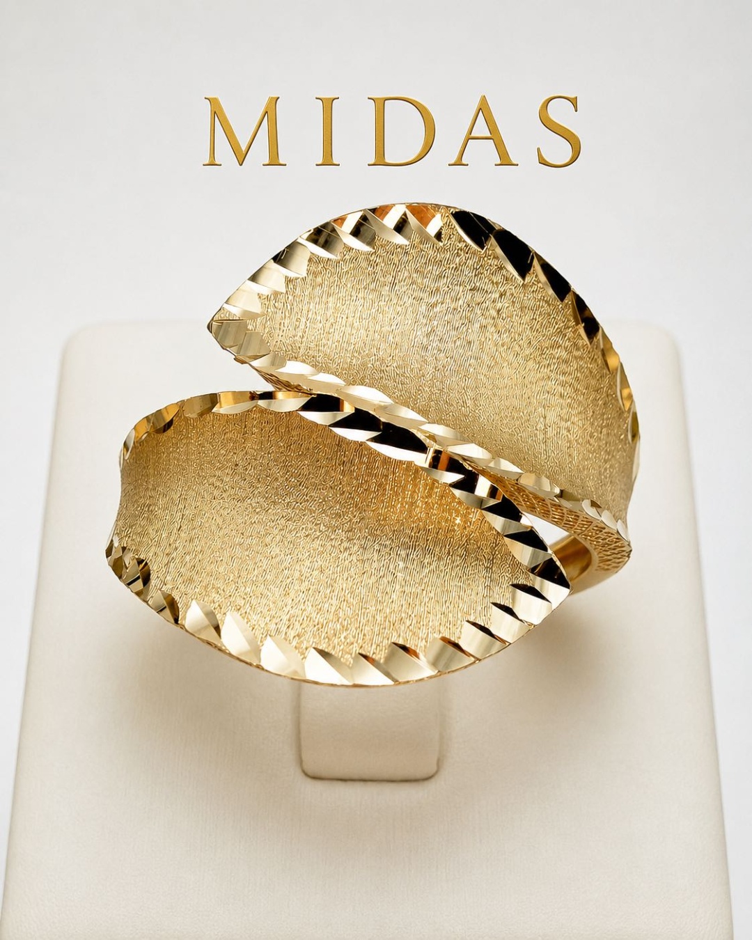 Кольцо MIDAS 0017031 размер 19 вес 2.81 г золото, без вставок
