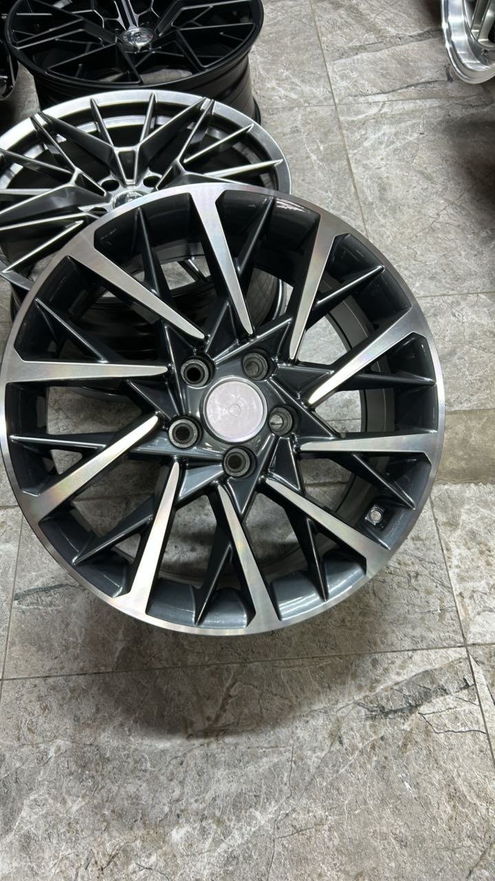 LKN Lkn 0103 7.5x17/5x114.3 D67.1 ET50 4 диска серебристый, графит