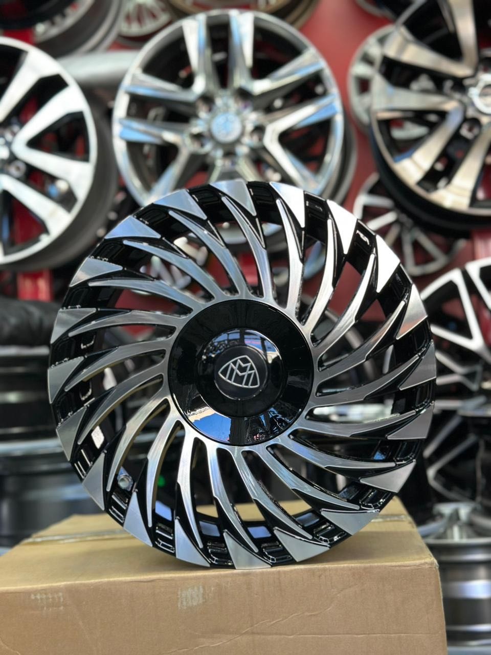 RNO Maybah1298 7x16/4x100 D67.1 ET35 4 диска черный, серебристый