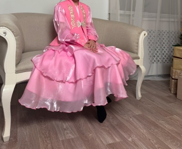 Национальный костюм розовый