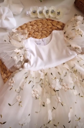 Нарядное платье Amina Wear белый, бежевый