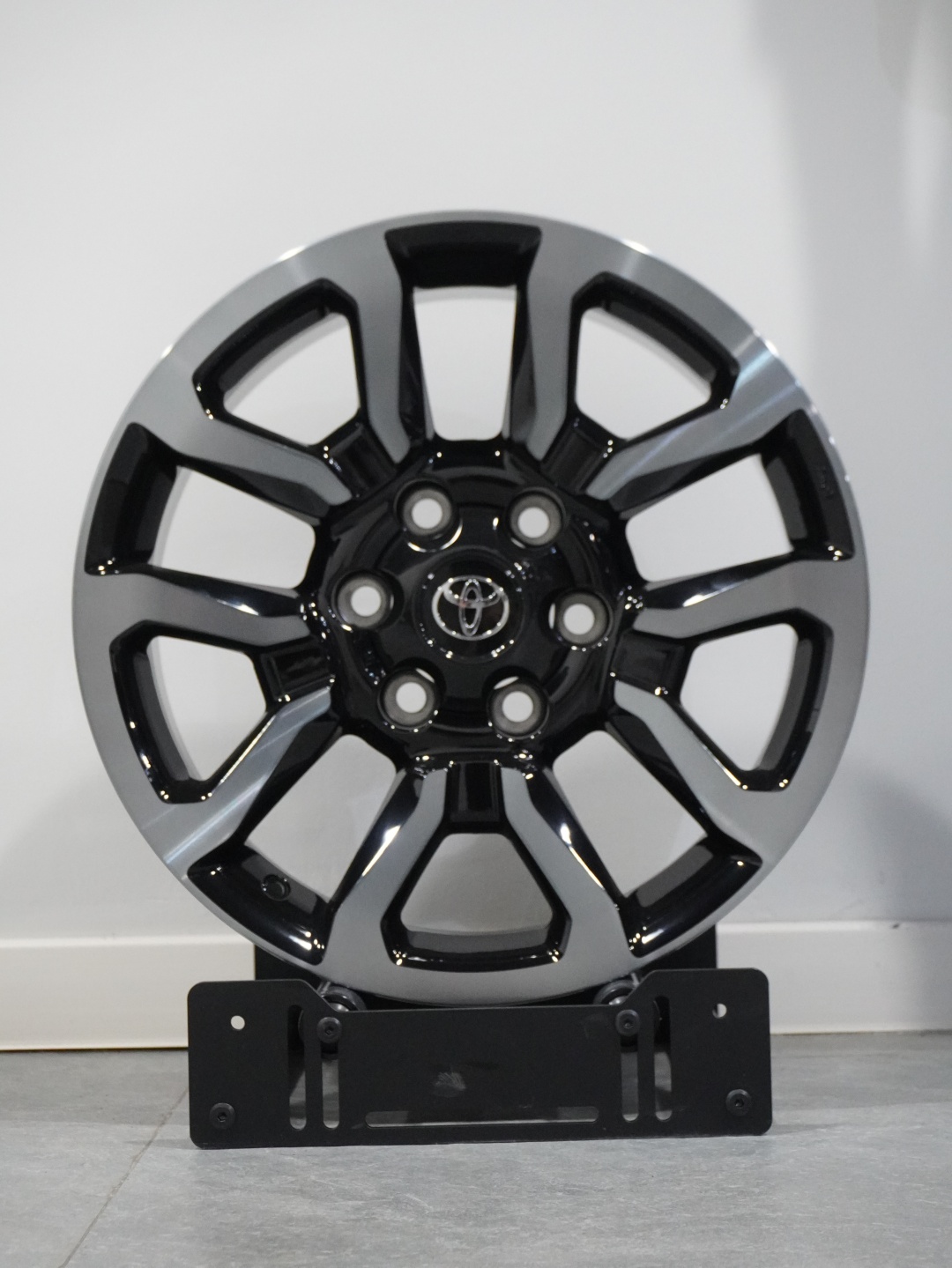 PDW TURONE 7.5x18/6x139.7 D106.1 ET25 4 диска черный, серебристый
