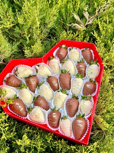 Caramel Клубника в бельгийском шоколаде 27шт в сердечку 30*30 см