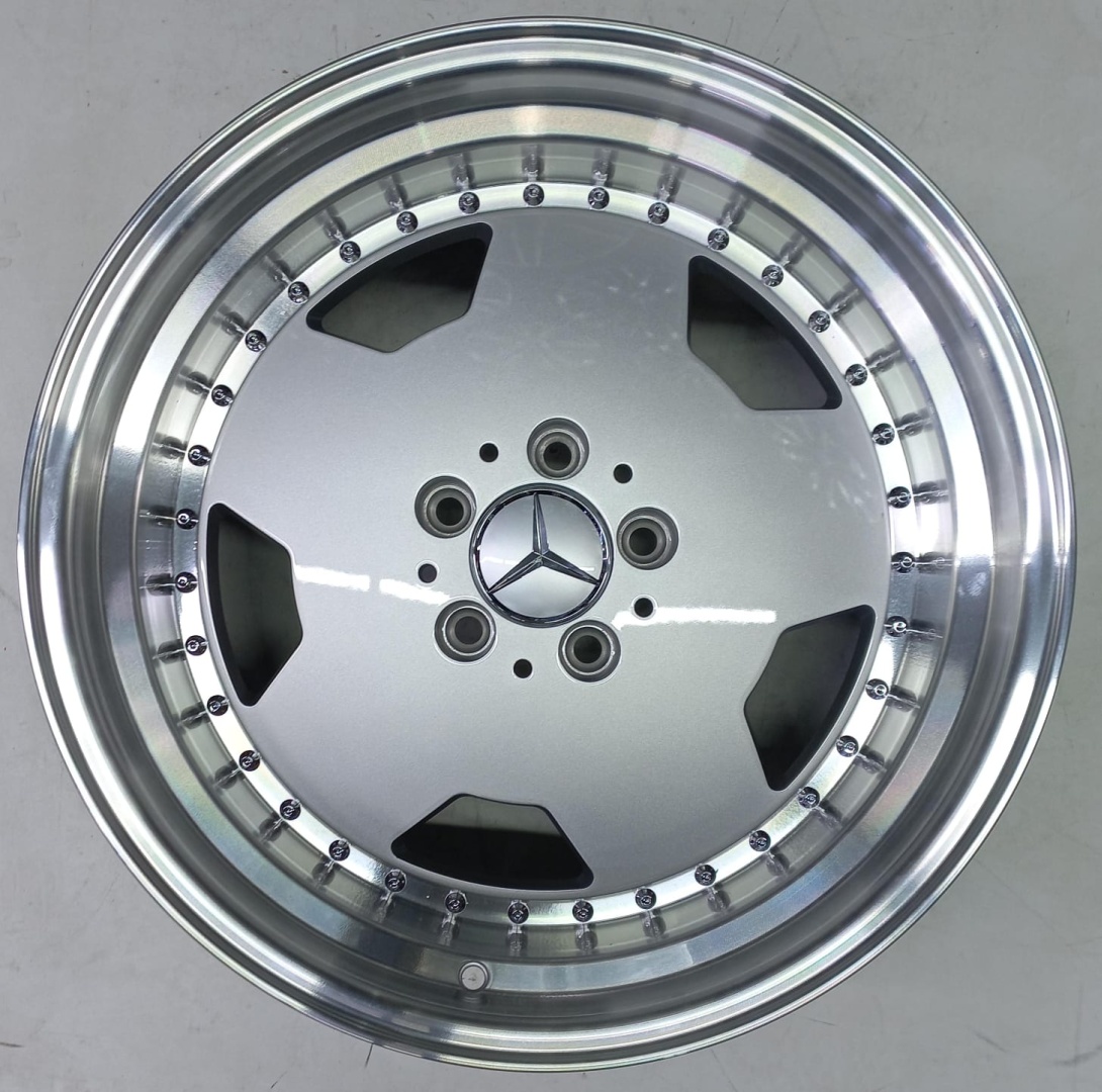 Mercedes-Benz Mercedes-Benz 5852 8/9x18/5x112 D66.6 ET35.3 4 диска серебристый