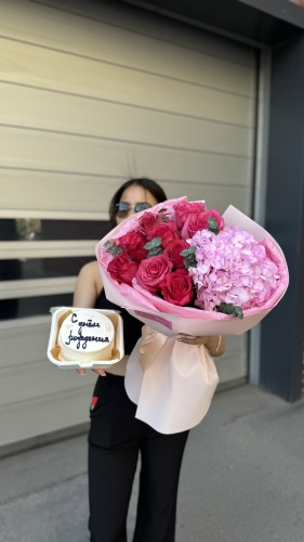 Pink rose букет с открыткой гортензия, роза, эвкалипт 15 шт 60 см