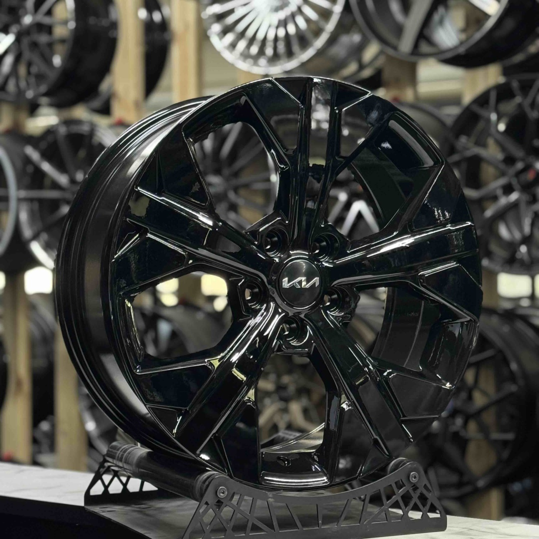 RNO D1167 7.5x18/5x114.3 D67.1 ET45 4 диска черный