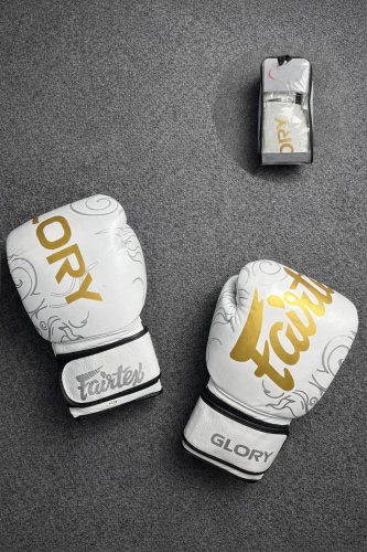 Боксерские перчатки Fairtex 14 oz белый