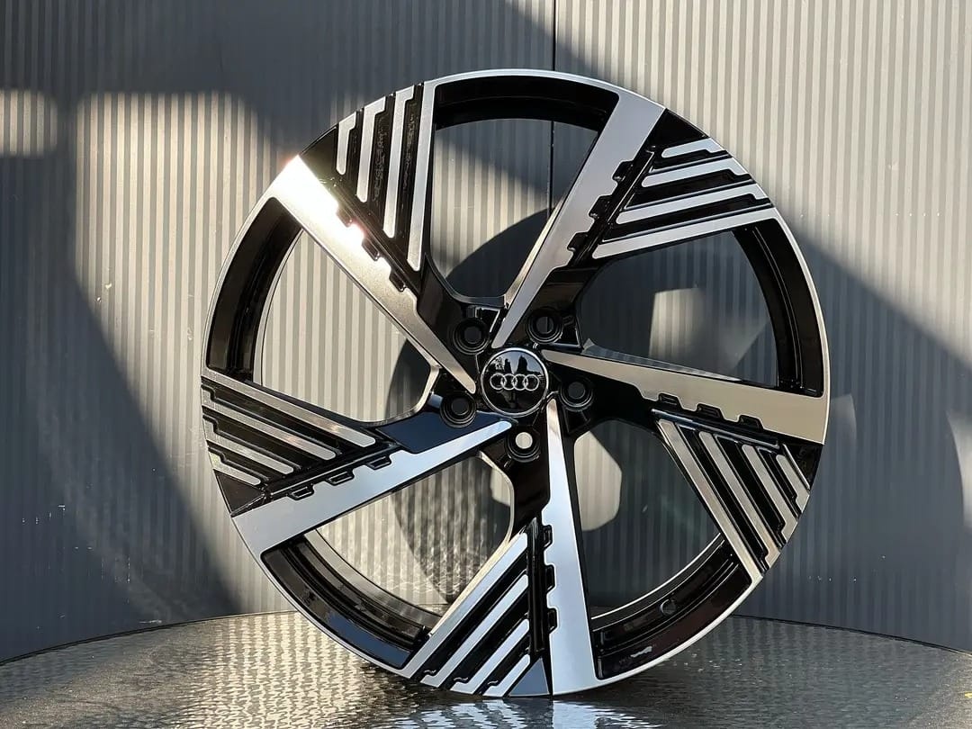 Rainbow Dance AUDI 183YYY 9x20/5x112 D66.6 ET35 4 диска черный, серебристый