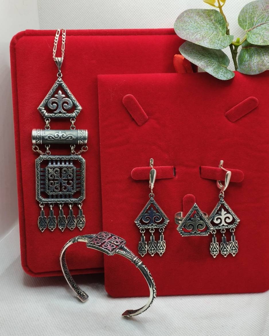 Gulmira Silver 714504792 вес 65 г серебро, без вставок
