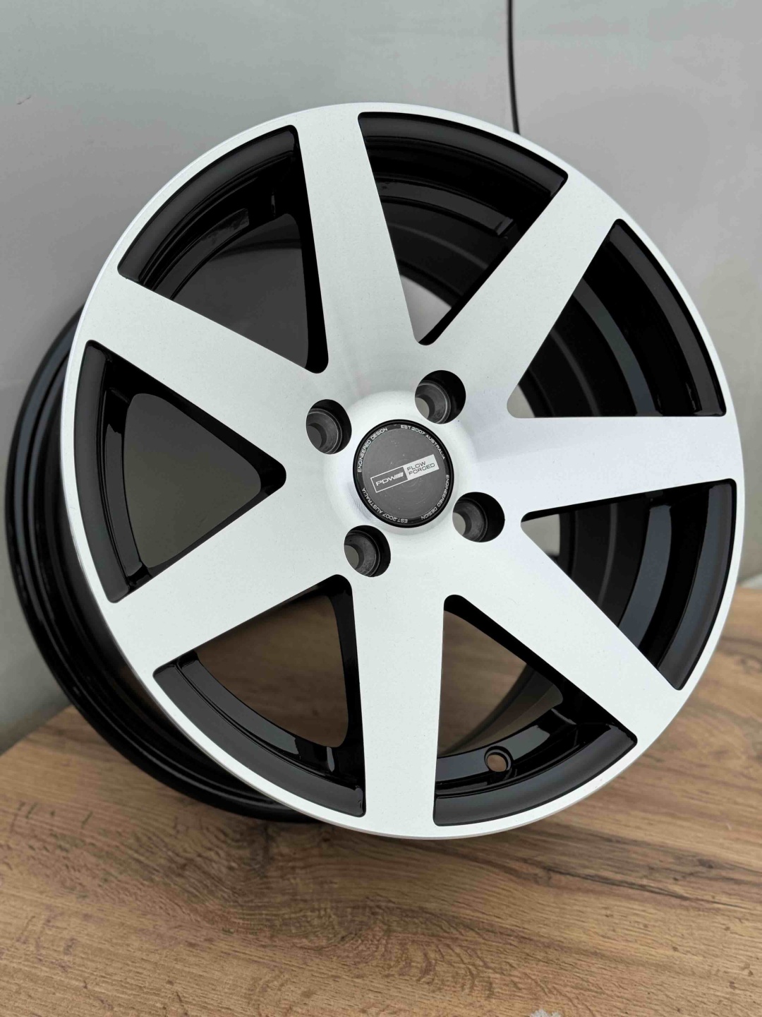 Top Grade 11027 6.5x14/4x100 D67.1 ET20 4 диска черный, серебристый