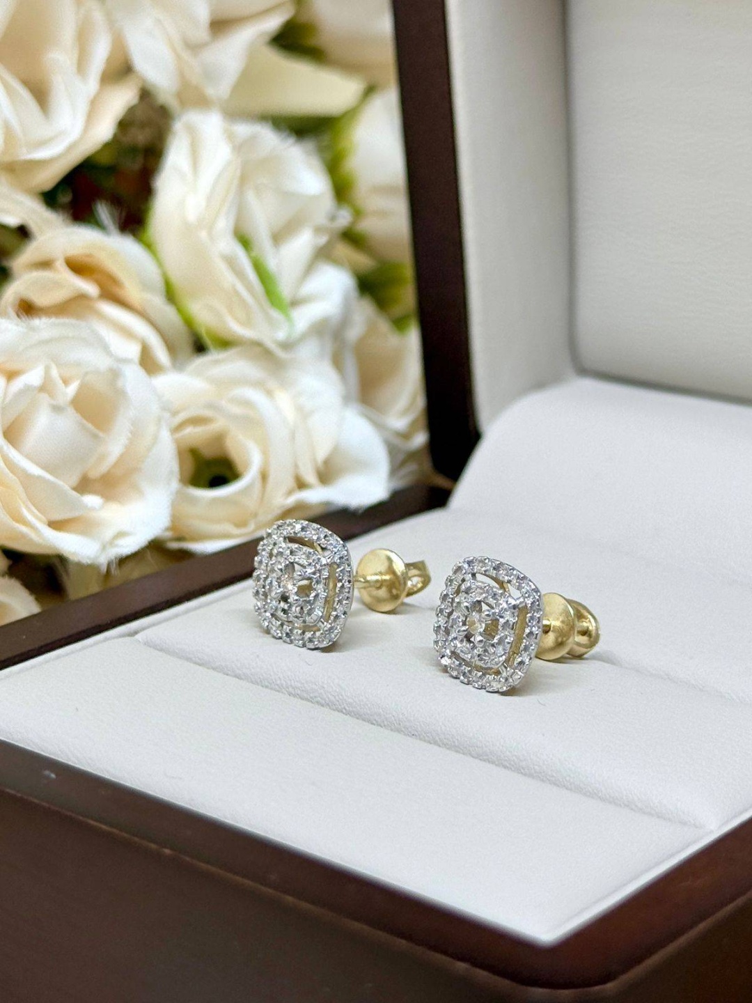 Пусеты Sandu gold 980745 вес 2.1 г золото, бриллиант