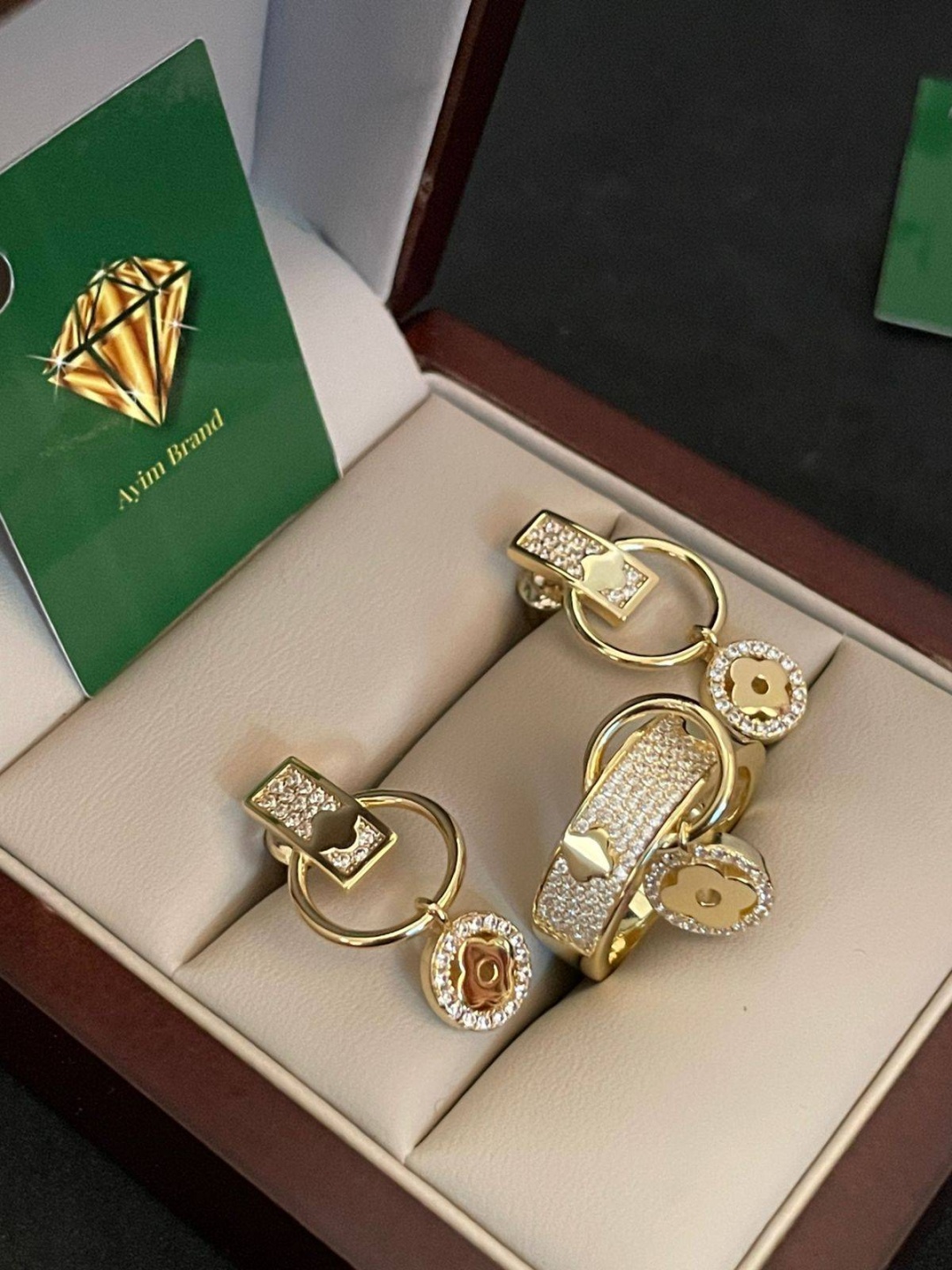 Ayim Brand JJA вес 18.7 г серебро, без вставок