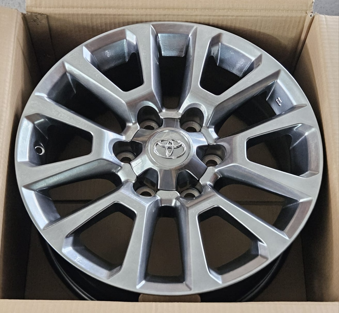 Fonyee H843F 7.5x17/6x139.7 D106.1 ET25 4 диска серебристый