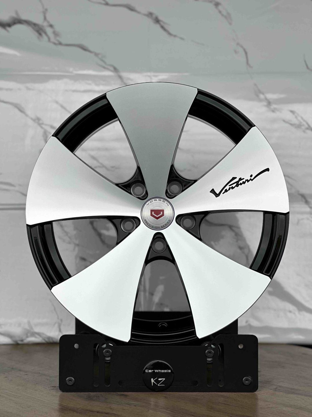 Vossen XH5005 7x17/5x114.3 D35 ET67.1 4 диска черный, серебристый