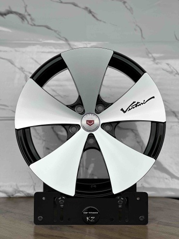 Vossen XH5005 7x17/5x114.3 D35 ET67.1 4 диска черный, серебристый