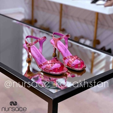Босоножки Nursace розовый