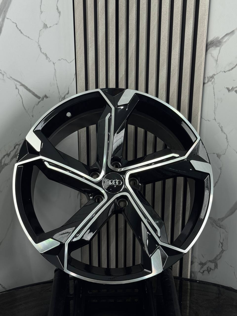 Top Grade AUDI T/G FBX150-9 8.5x19/5x112 D66.5 ET35 4 диска черный, серебристый