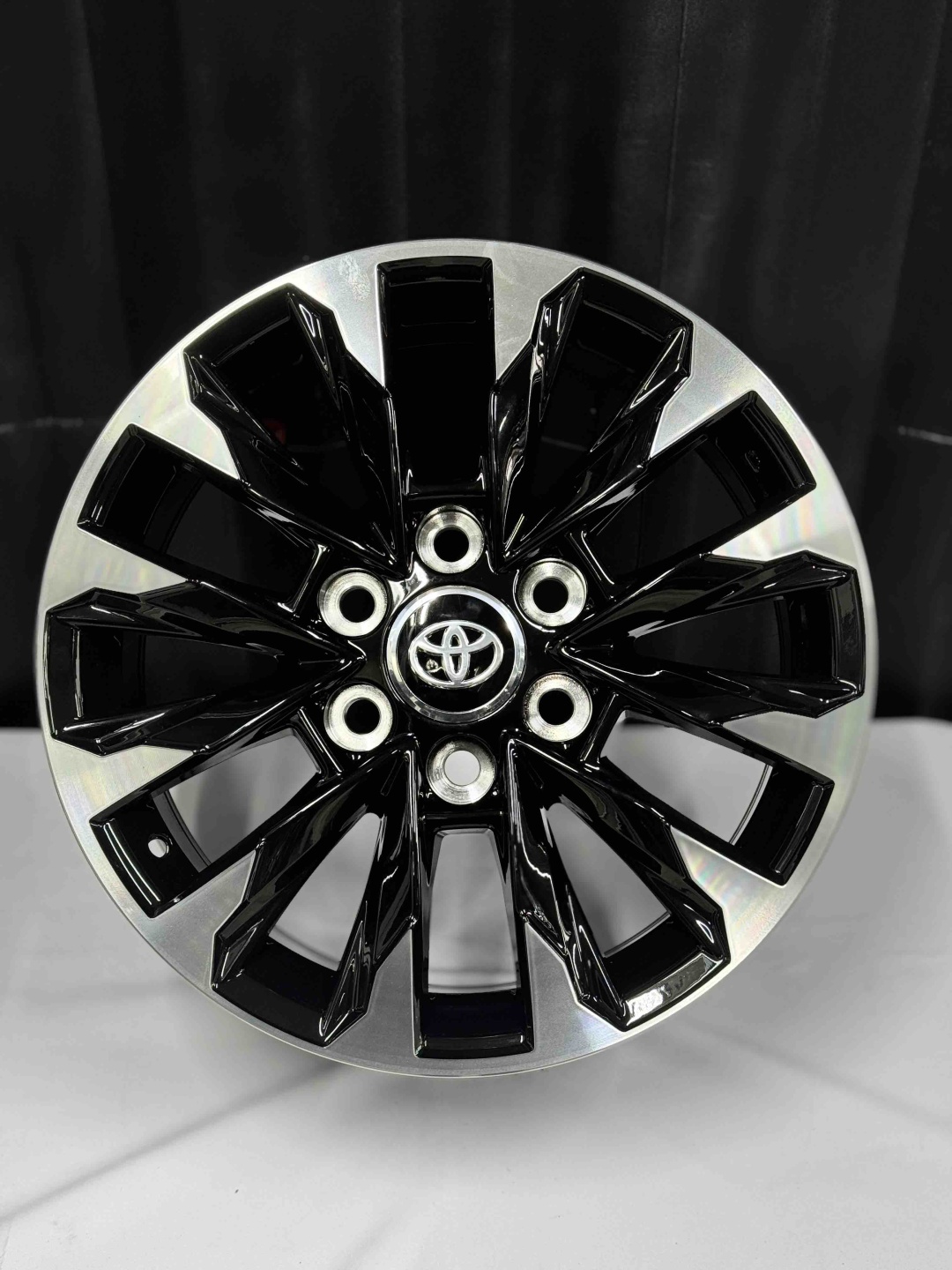 Top Grade Diski0004 7.5x18/6x139.7 D95.1 ET45 4 диска черный, серебристый