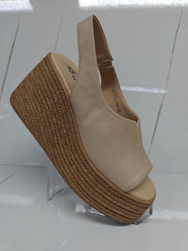 Босоножки QuQi Shoes бежевый