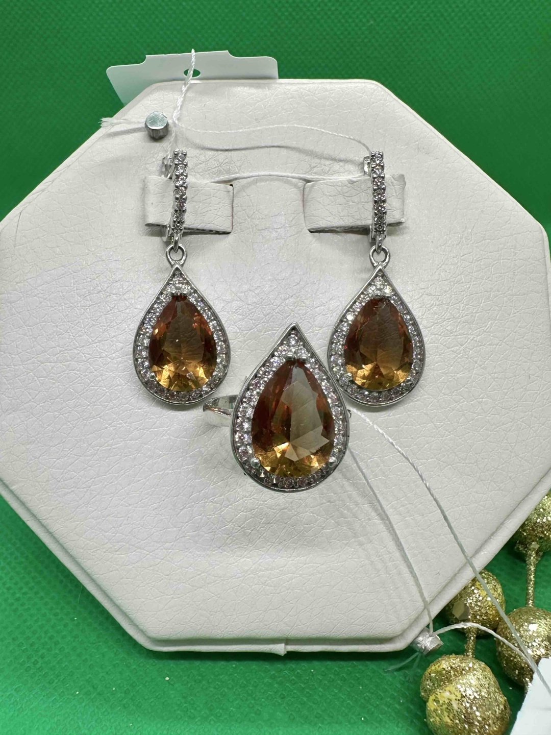 Кубачи Серьги 34917; кольцо 14917 вес 34.97 г серебро, фианит, султанит