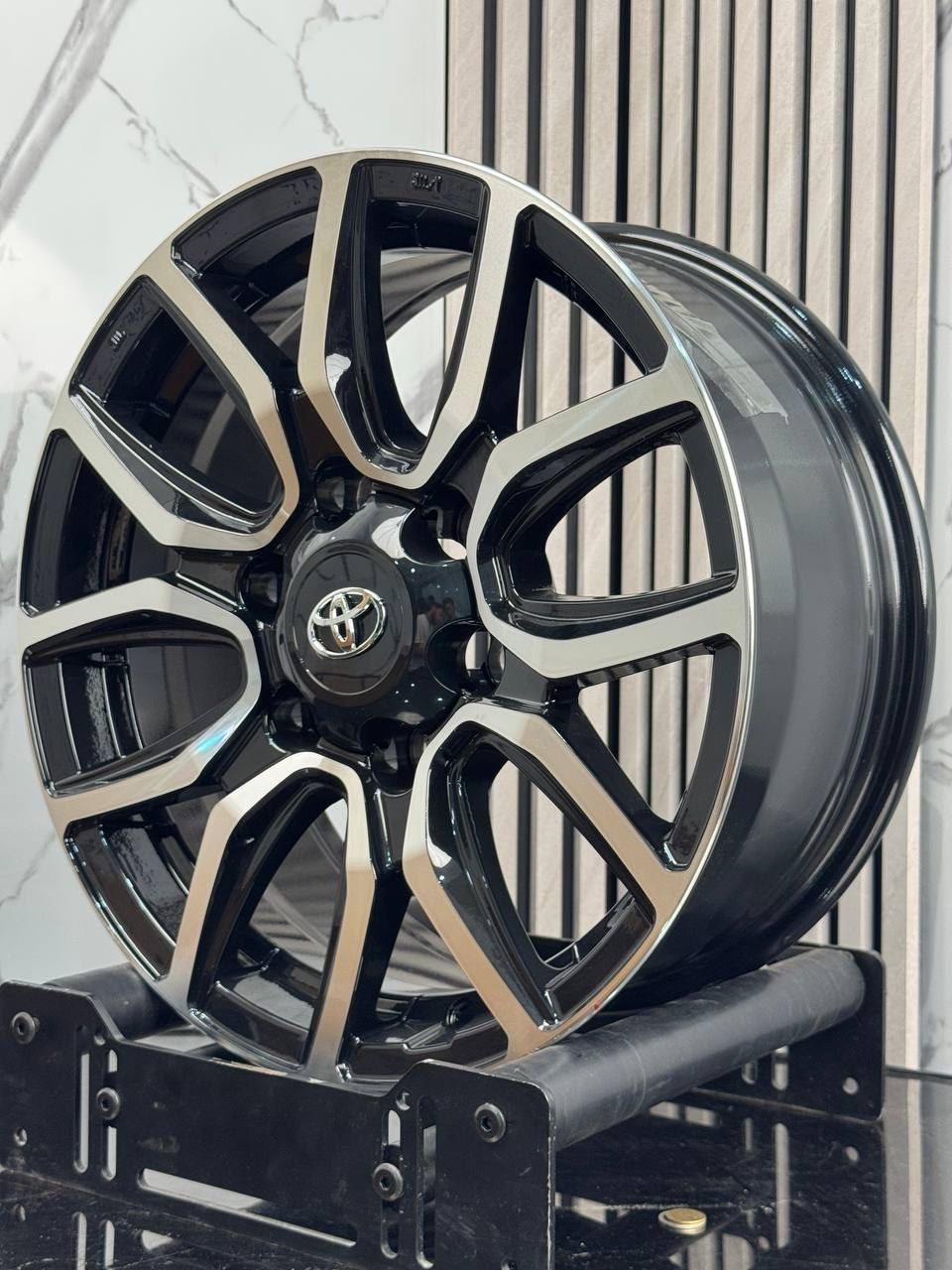 Top Grade EXPFBX471 7.5x17/6x139.7 D106.1 ET25 4 диска серебристый, черный