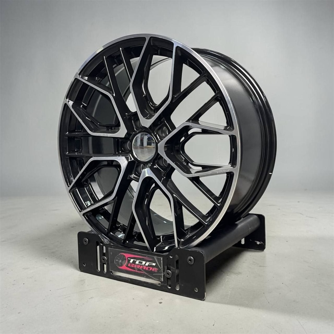 Top Grade AXM 1116 8x18/5x114.3 D67.1 ET35 4 диска черный, серебристый