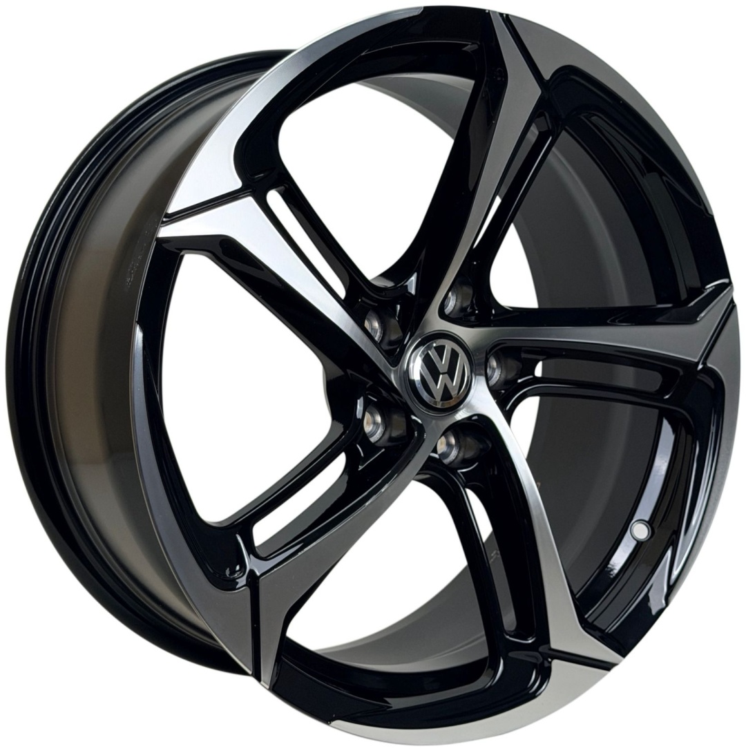 Wheels X47DD 8x18/5x112 D66.56 ET35 4 диска черный, хром