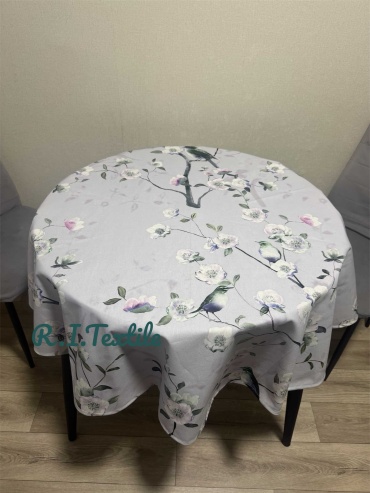 Скатерть R.I.Textile Синица/сиреневый 160x160 см, полиэстер, хлопок, дак, 1 шт