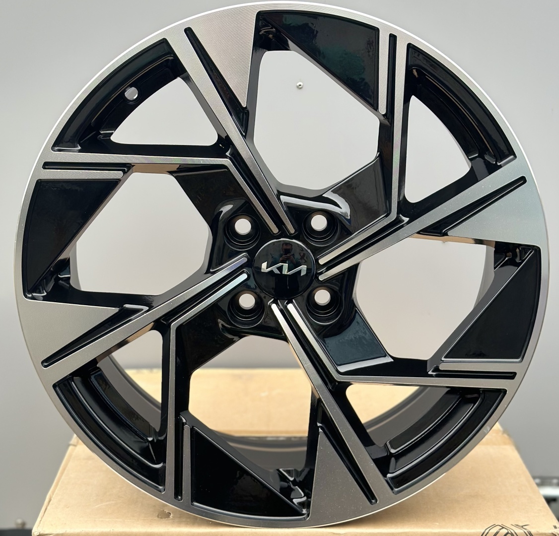 RNO 4015 6.5x17/4x100 D54.1 ET35 4 диска черный, серебристый