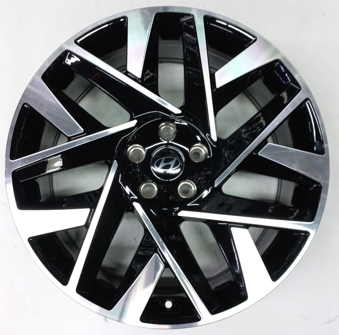 Hyundai Hyundai 1072 7.5x20/5x114.3 D67.1 ET48 4 диска черный, серебристый