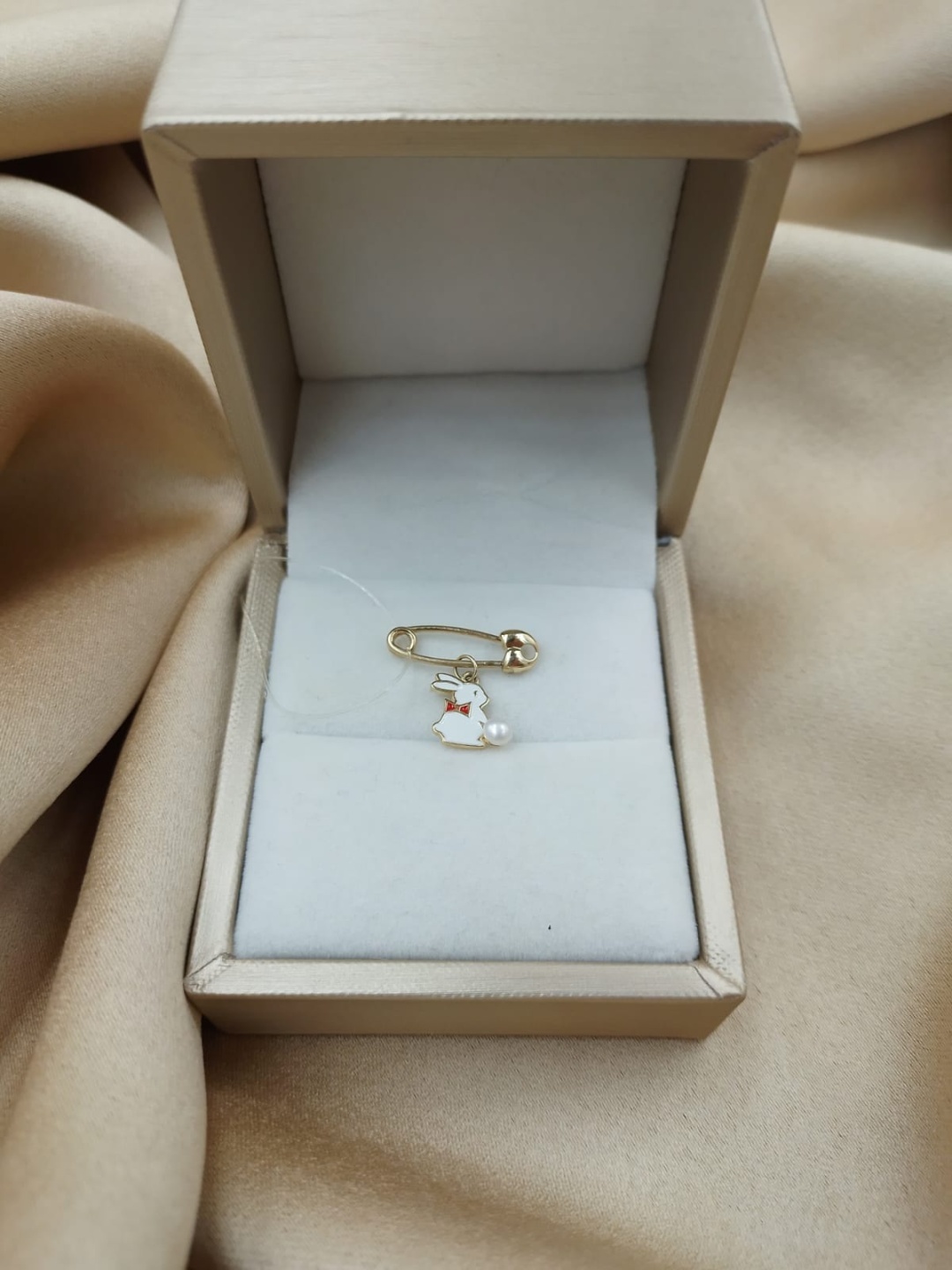 Булавка Veronika jewelry factory Бл341-2111М1 вес 1.22 г золото, жемчуг, эмаль