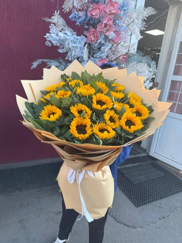 Bestflowers моно-букет с открыткой подсолнух 29 шт 60 см