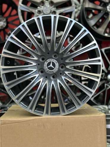 FFP XF009 8x18/5x112 D66.45 ET43 4 диска черный, серебристый