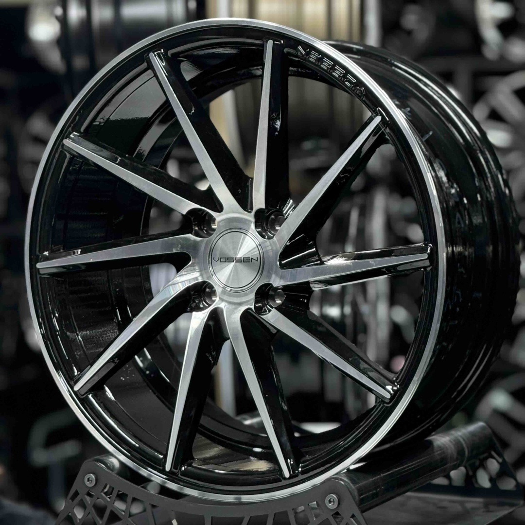 Vossen OC175 7.5x17/4x100 D60.1 ET35 4 диска черный, серебристый
