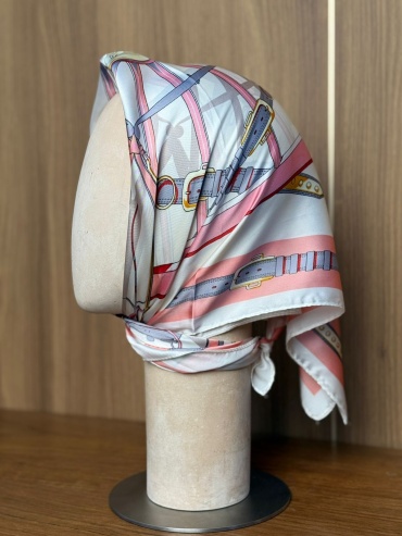 Платок Uly Myrza & Hanym шелк 76 x 68 см