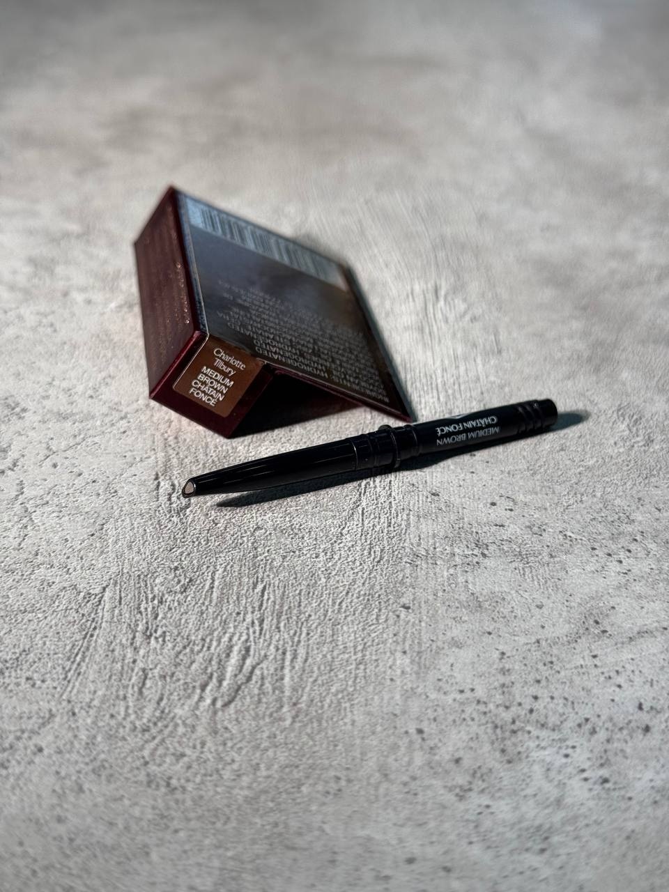 Charlotte Tilbury карандаш Brow Cheat Refill Medium brown Chattain Fonce