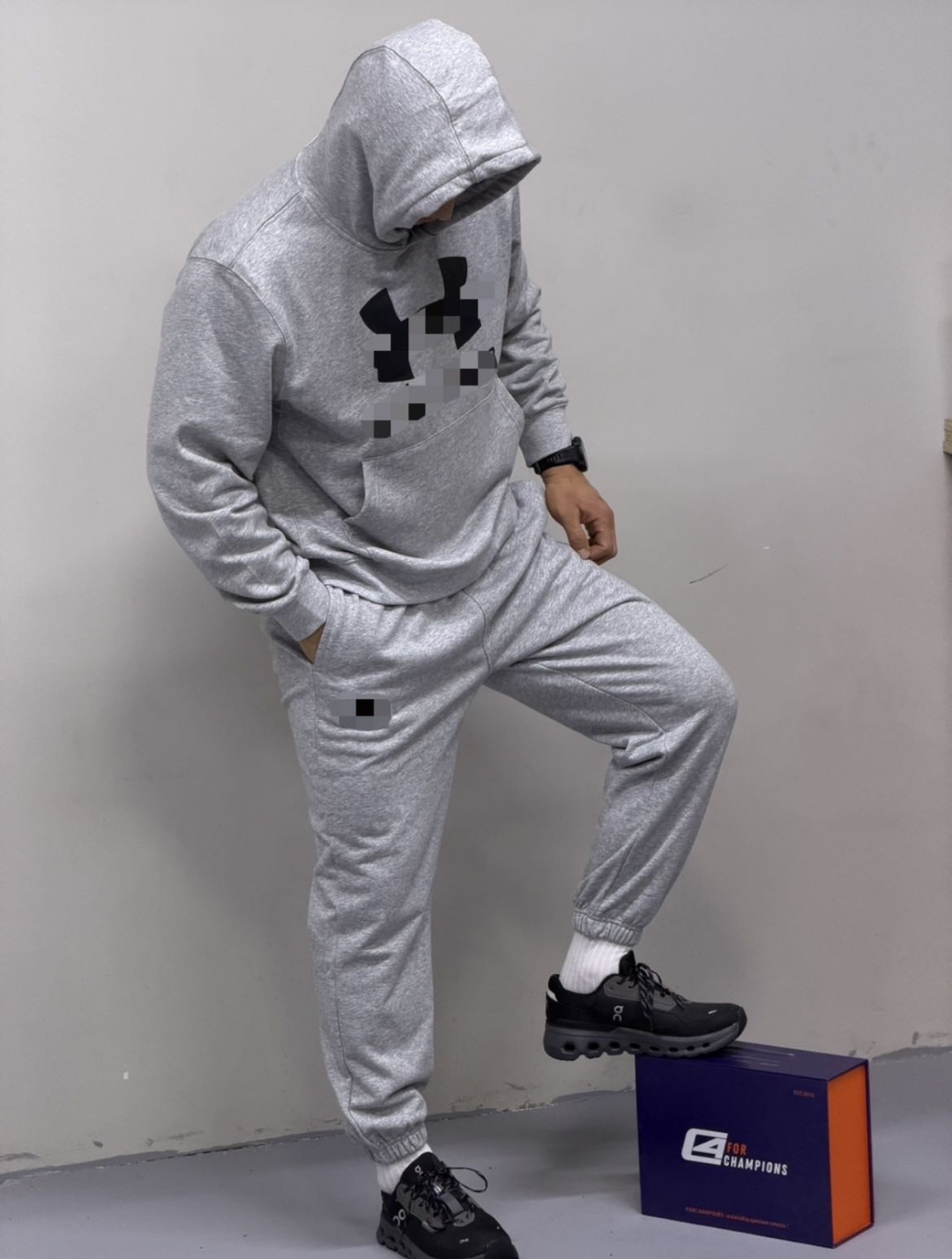 Спортивный костюм серый