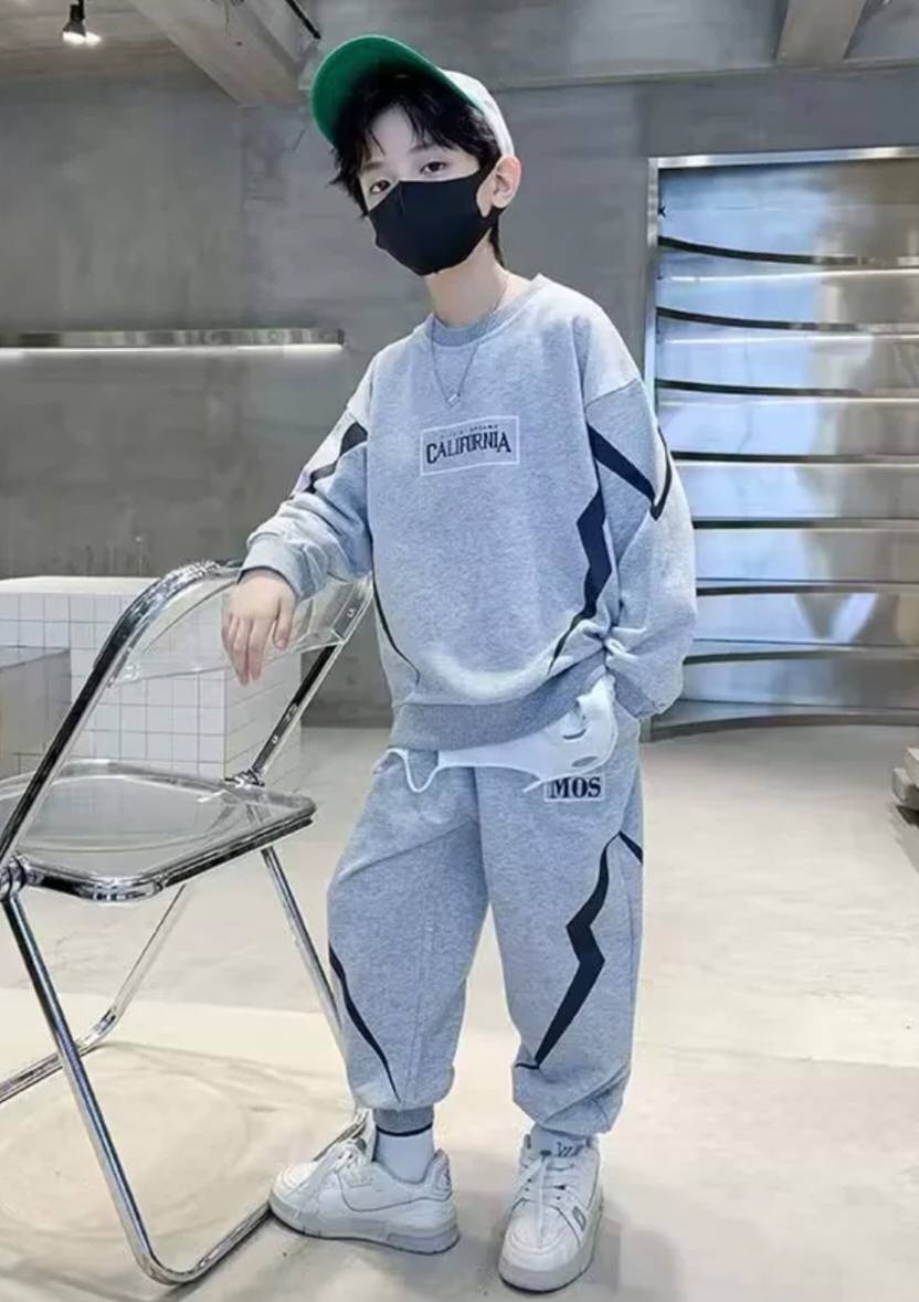 Спортивный костюм черный, серебристый