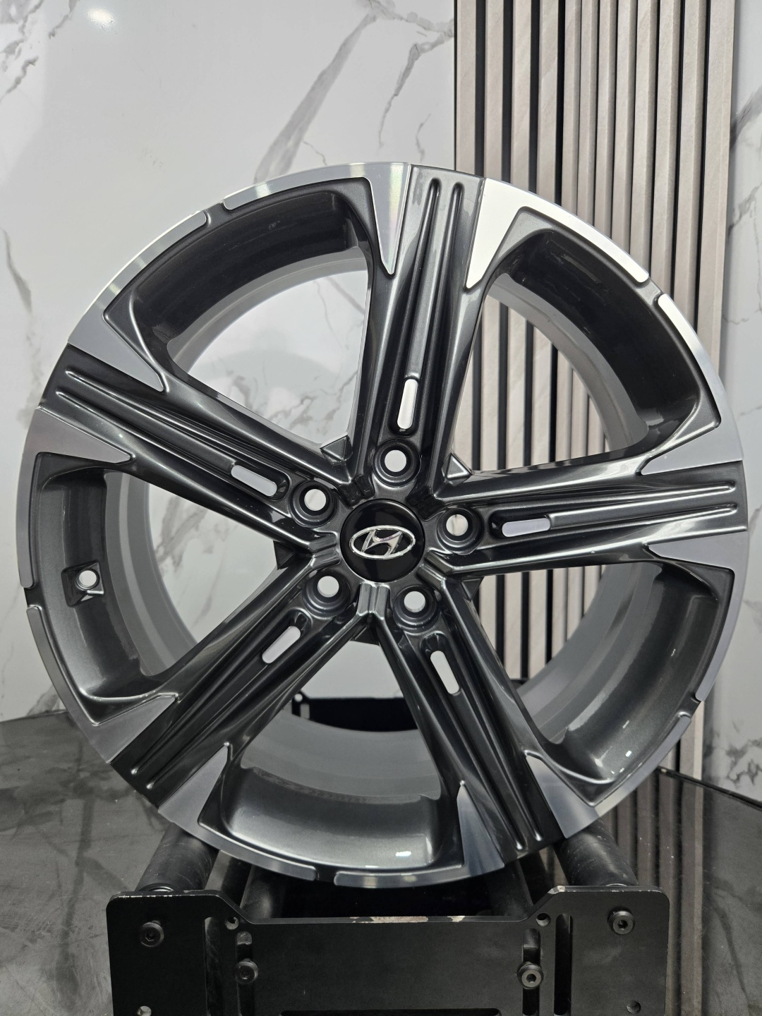 Top Grade EXP5689 7.5x18/5x114.3 D67.1 ET48 4 диска графит, серебристый