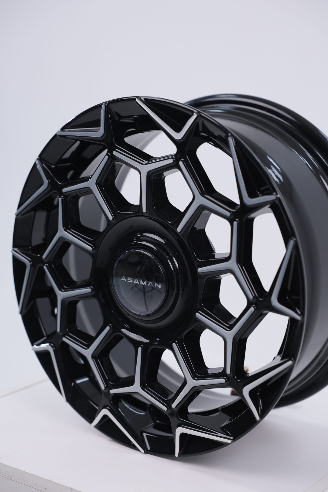 Top Grade Asaman 001 6.5x15/8x100/114.3 D73.1 ET35 4 диска черный, серебристый