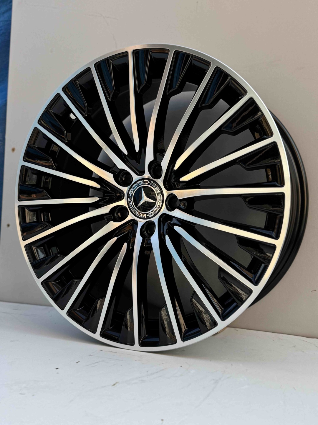 Mercedes-Benz fbx132 8.5/9.5x19/5x112 D66.56 ET40.45 4 диска черный, серебристый
