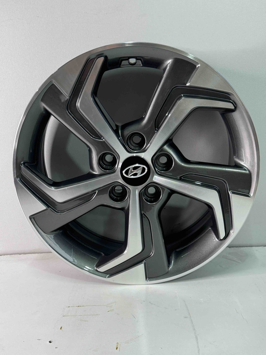Hyundai 7101 6.5x17/5x114.3 D67.1 ET49 4 диска серебристый, графит