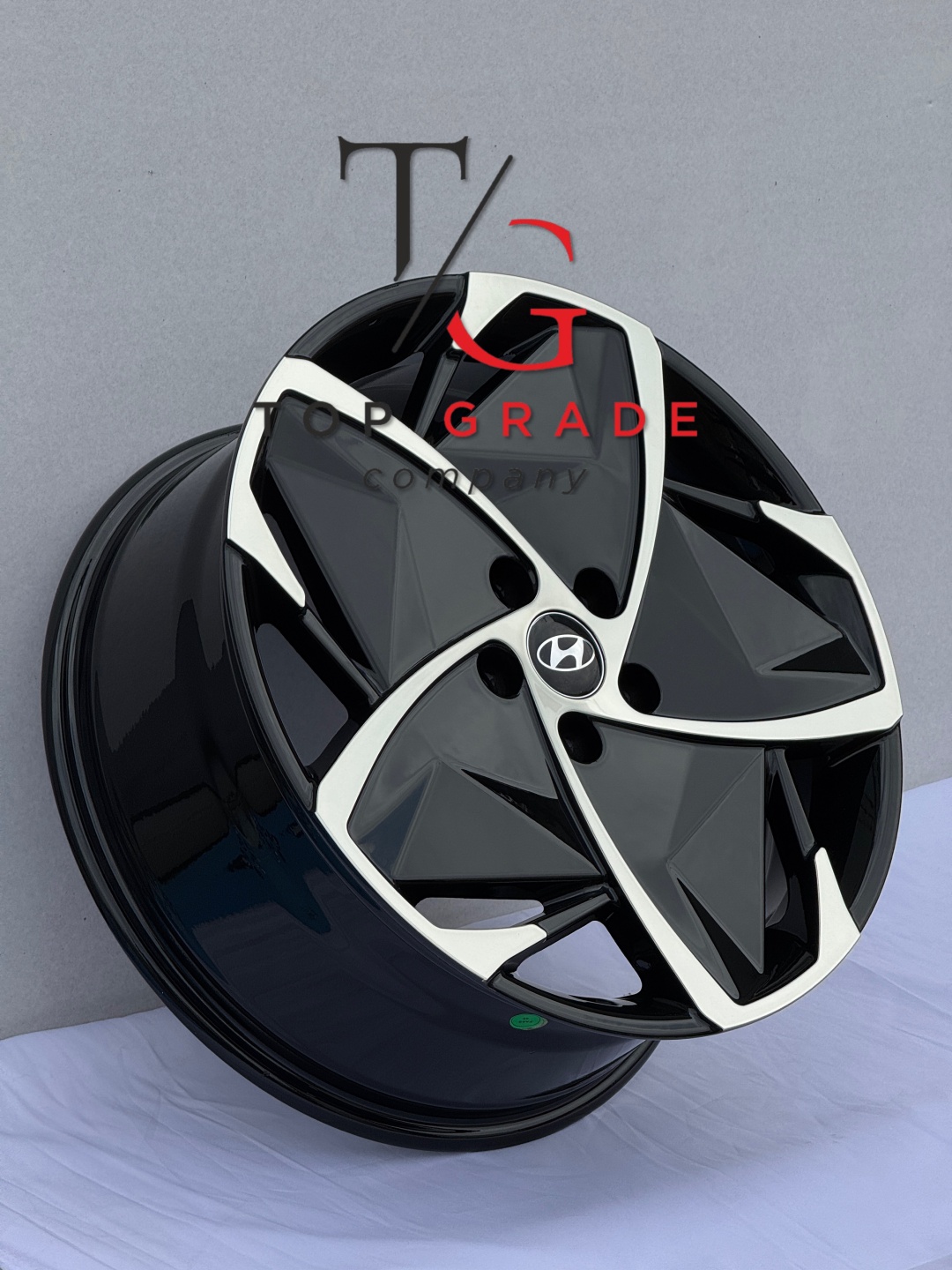 HYUNDAI / KIA TG0101 8x19/5x114.3 D67.1 ET45 4 диска черный, серебристый