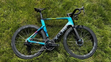 Велосипед X-LAB Велосипед AD9 DI2 в командной расцветке ASTANA 2026 15.5 дюймов черный-голубой