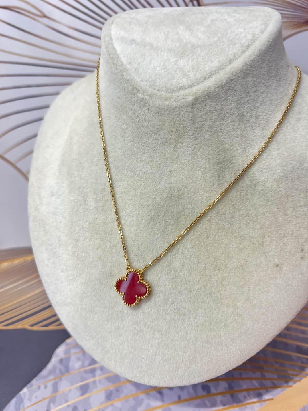 Колье Valiente Колье Vancleef 5.45 длина 45 см вес 5.45 г золото, сердолик
